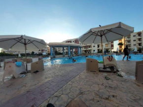 5 guest chalet (Ac, pool, smart TV)